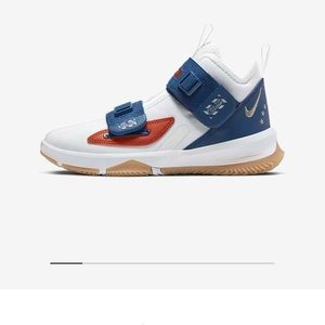Boys Nike LeBron Soldier 13 LA- Boys size 4